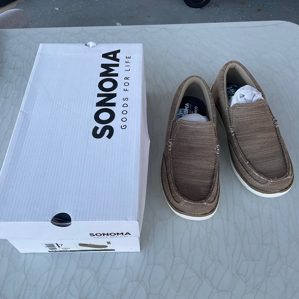 Sonoma tan slip on/loafers/boat shoes Men size 7, new with box